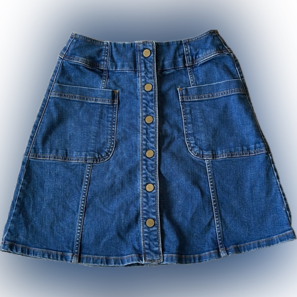 BODEN Isabelle Denim Skirt, EUC, size 8, 99% cotton, snap button front, pockets